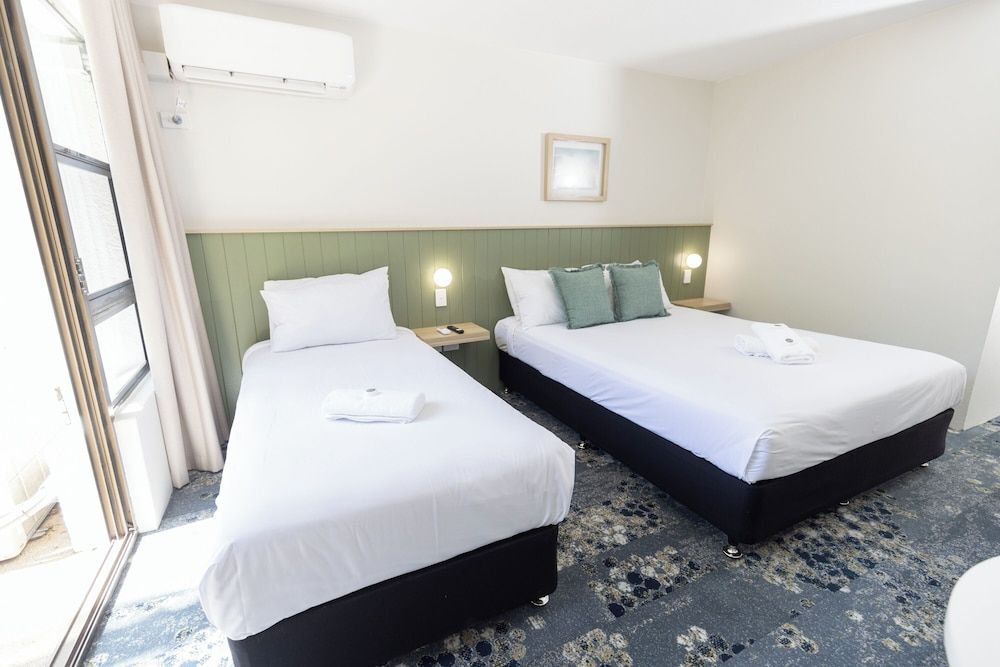 Currimundi Hotel Motel Triple Room 5