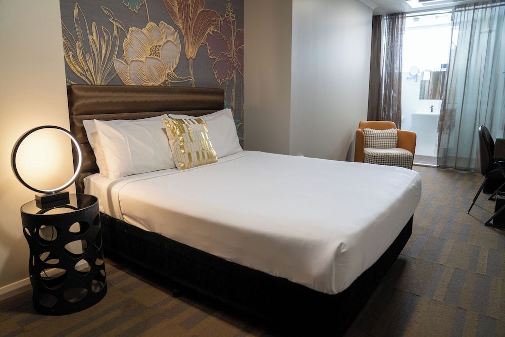 57 Hotel Dancing Queen 4