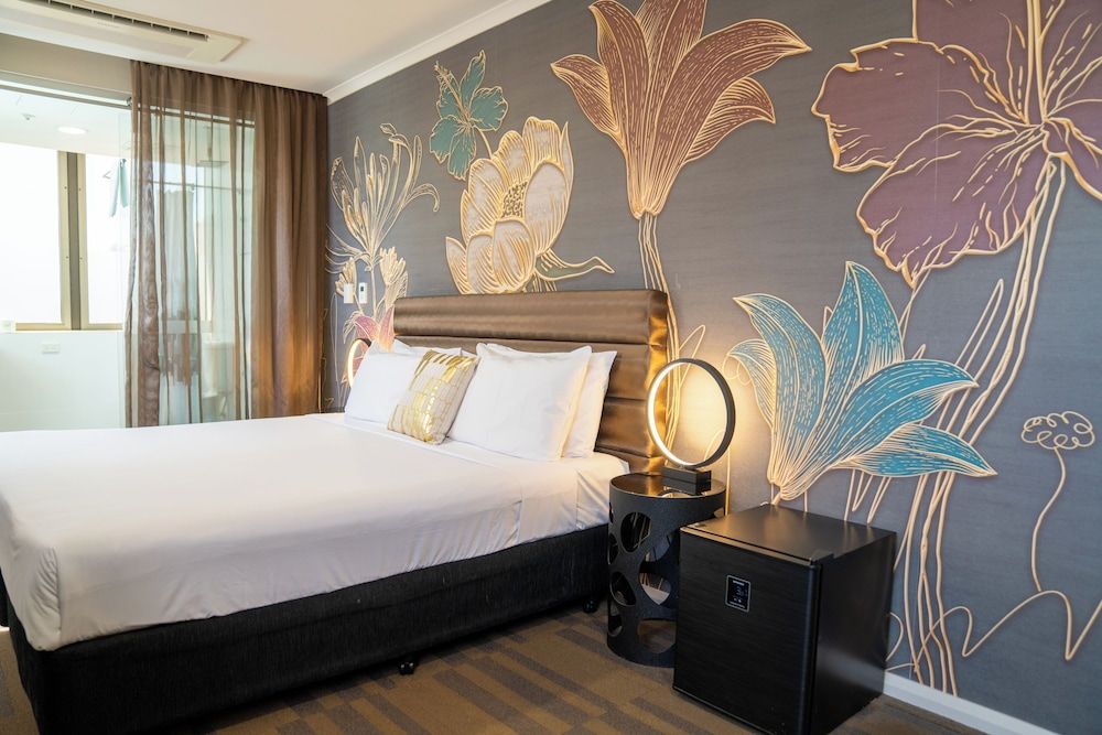 57 Hotel Dancing Queen 2