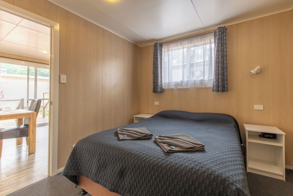 Margaret River Tourist Park Deluxe Cabin