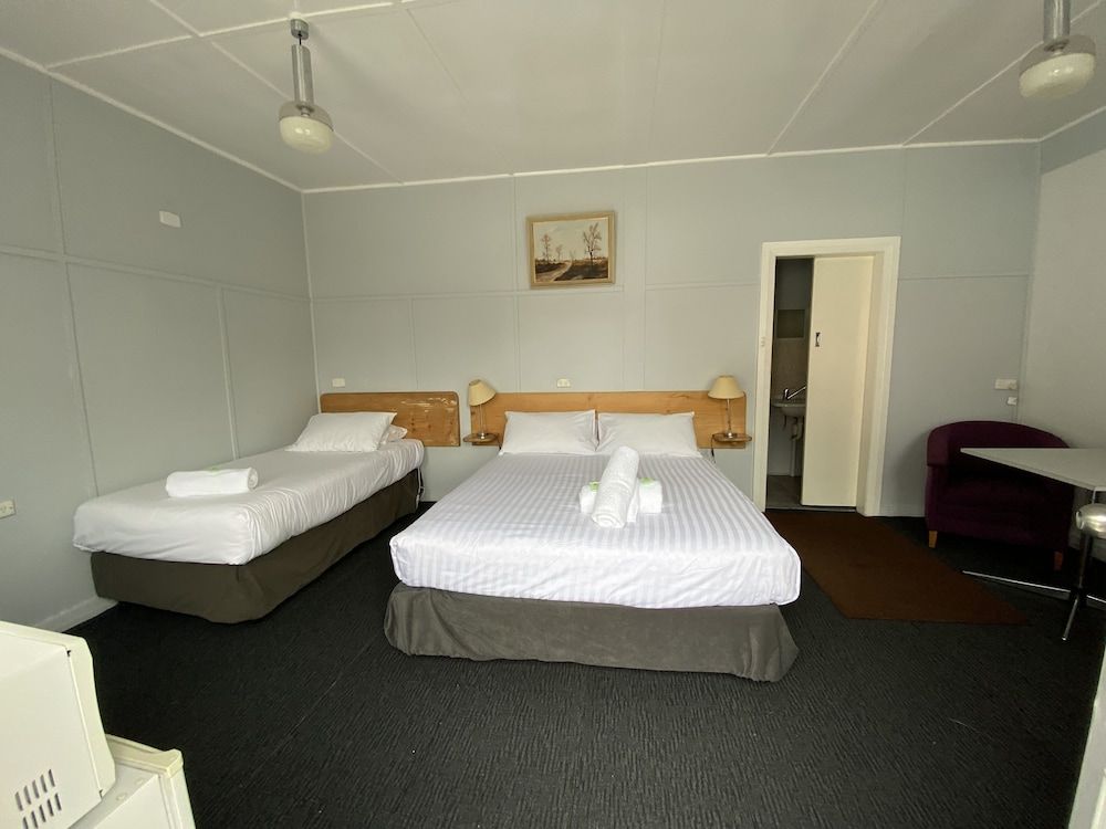 Mountain View Motel Queenstown Economy Triple Room, Multiple Beds, Non Smoking, Refrigerator & Microwave
