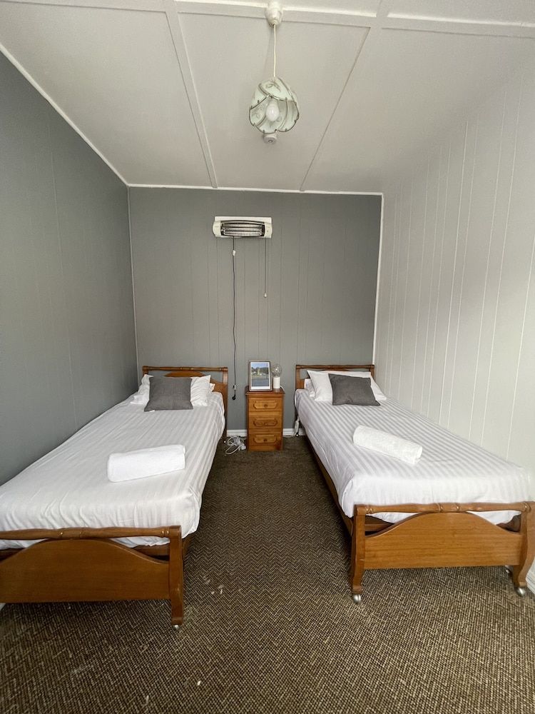 Mountain View Motel Queenstown Family Quadruple Room, Multiple Beds, Non Smoking, Refrigerator & Microwave