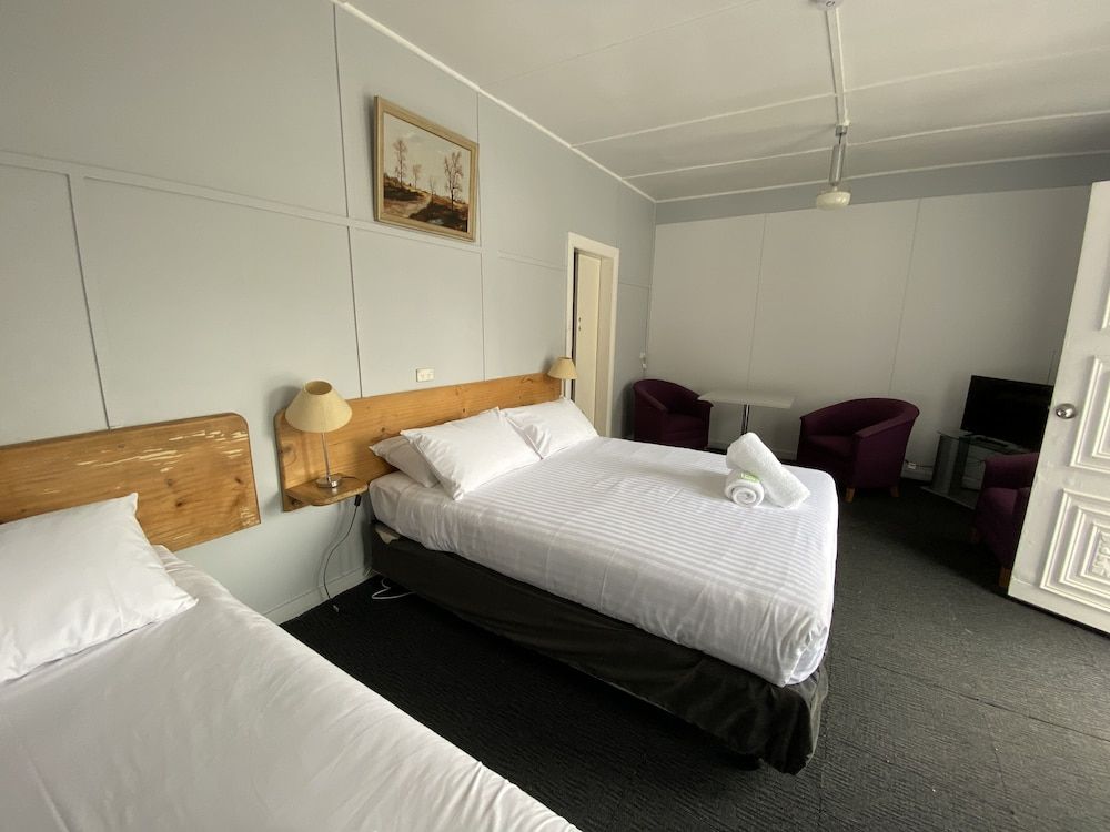 Mountain View Motel Queenstown Economy Triple Room, Multiple Beds, Non Smoking, Refrigerator & Microwave 2