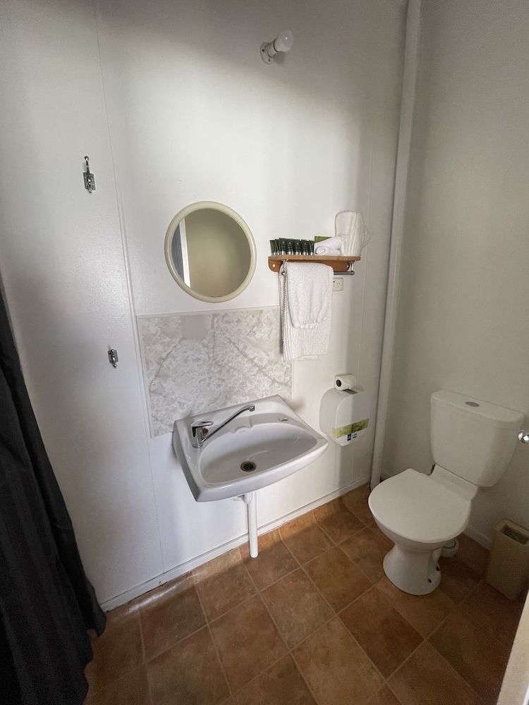 Mountain View Motel Queenstown Family Quadruple Room, Multiple Beds, Non Smoking, Refrigerator & Microwave 6