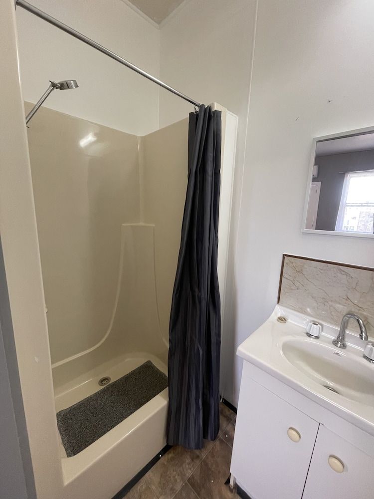 Mountain View Motel Queenstown Economy Triple Room, Multiple Beds, Non Smoking, Refrigerator & Microwave 8