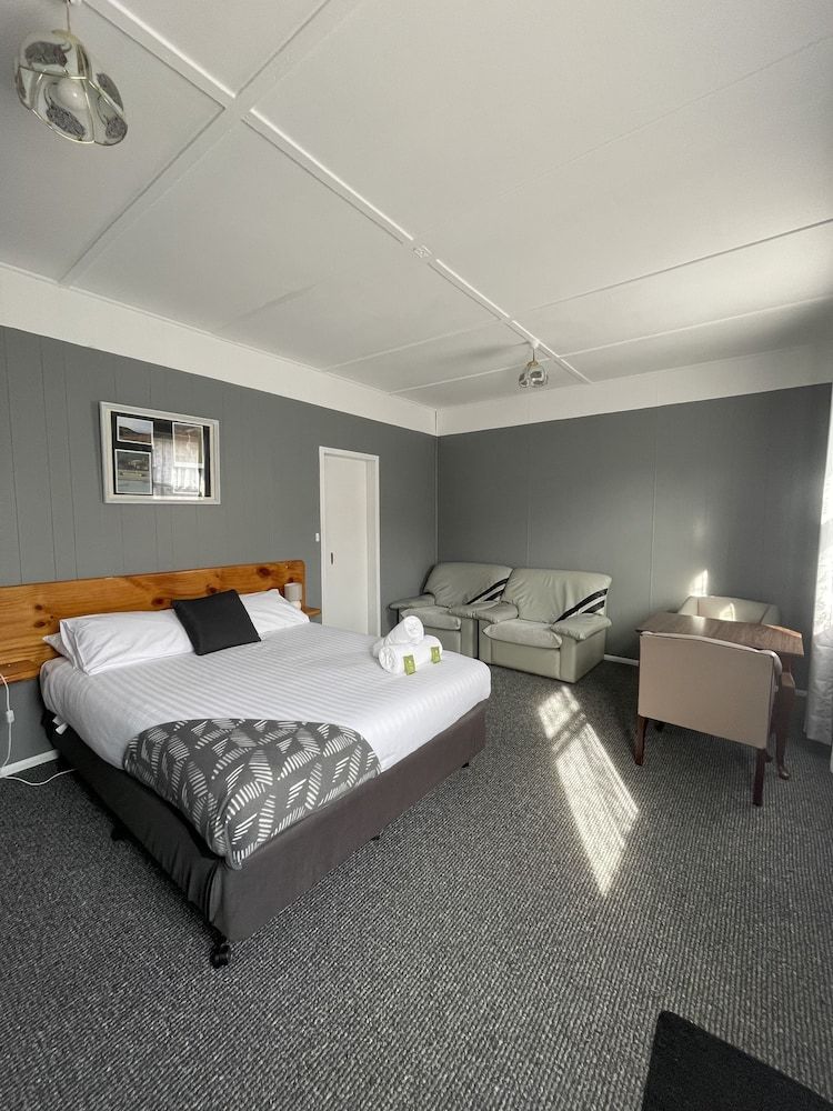 Mountain View Motel Queenstown Basic Room, 1 Queen Bed, Non Smoking, Refrigerator & Microwave