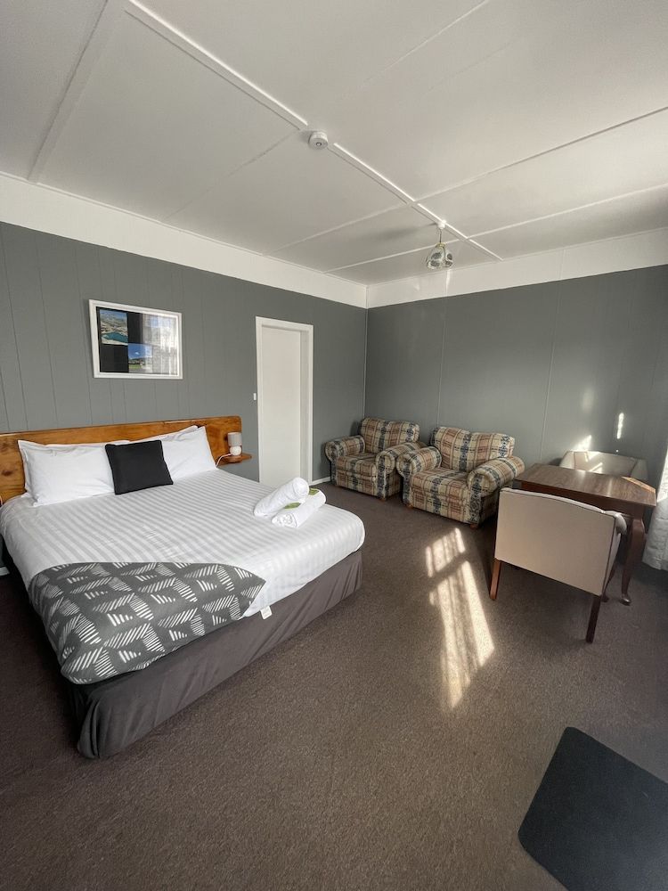Mountain View Motel Queenstown Basic Room, 1 Queen Bed, Non Smoking, Refrigerator & Microwave 2