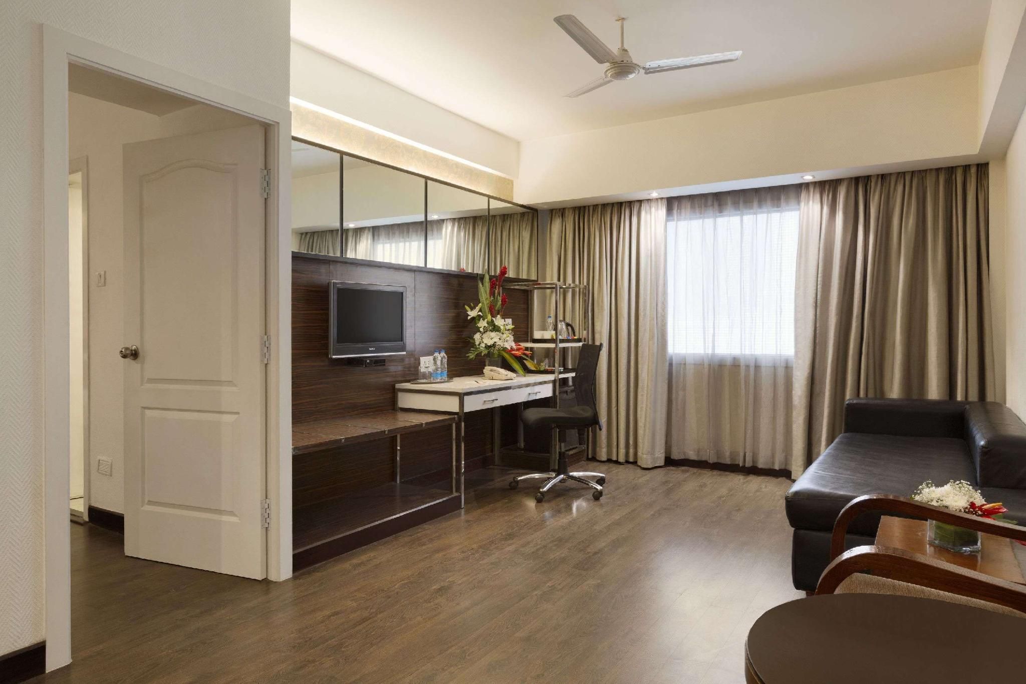 Suite Family Room