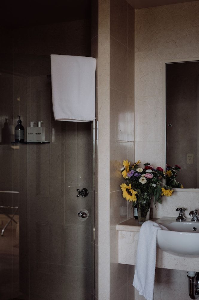 Grande Vue Private Hotel Classic Queen Room 4