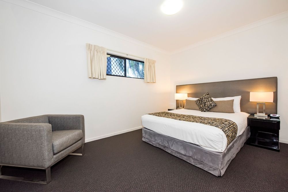 Coral Cay Resort Queen Spa Room 3