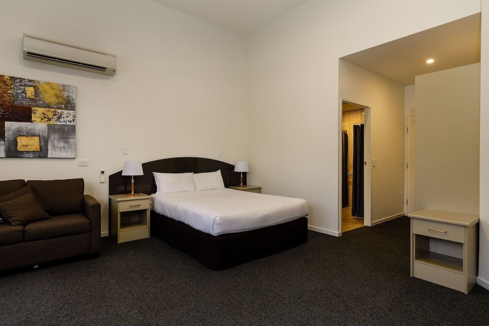 The Waterloo Bay Hotel Berrima Queen Apartment 2