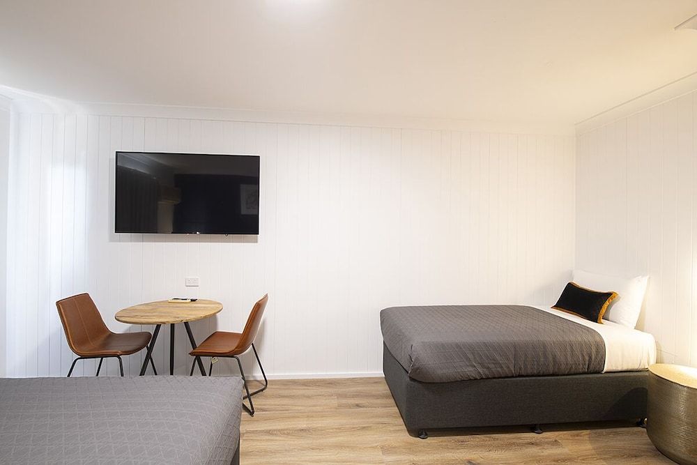 Southend Hotel Superior Triple Room 12