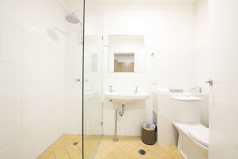 Southend Hotel Classic Quadruple Room 6