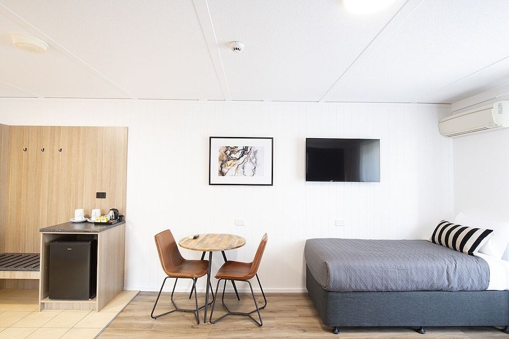 Southend Hotel Classic Quadruple Room 9