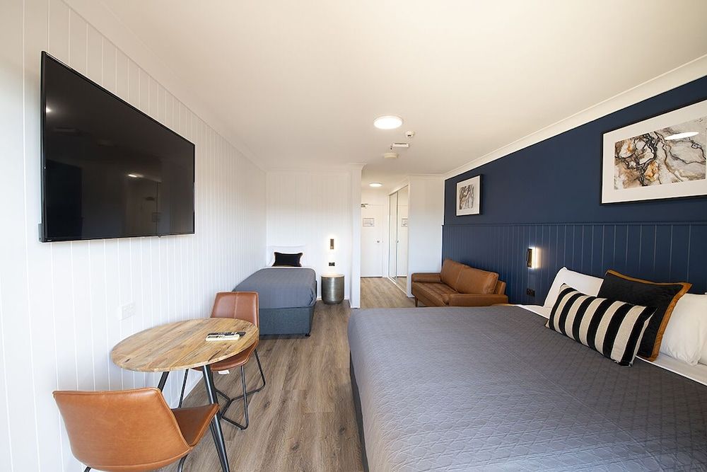 Southend Hotel Superior Triple Room 3