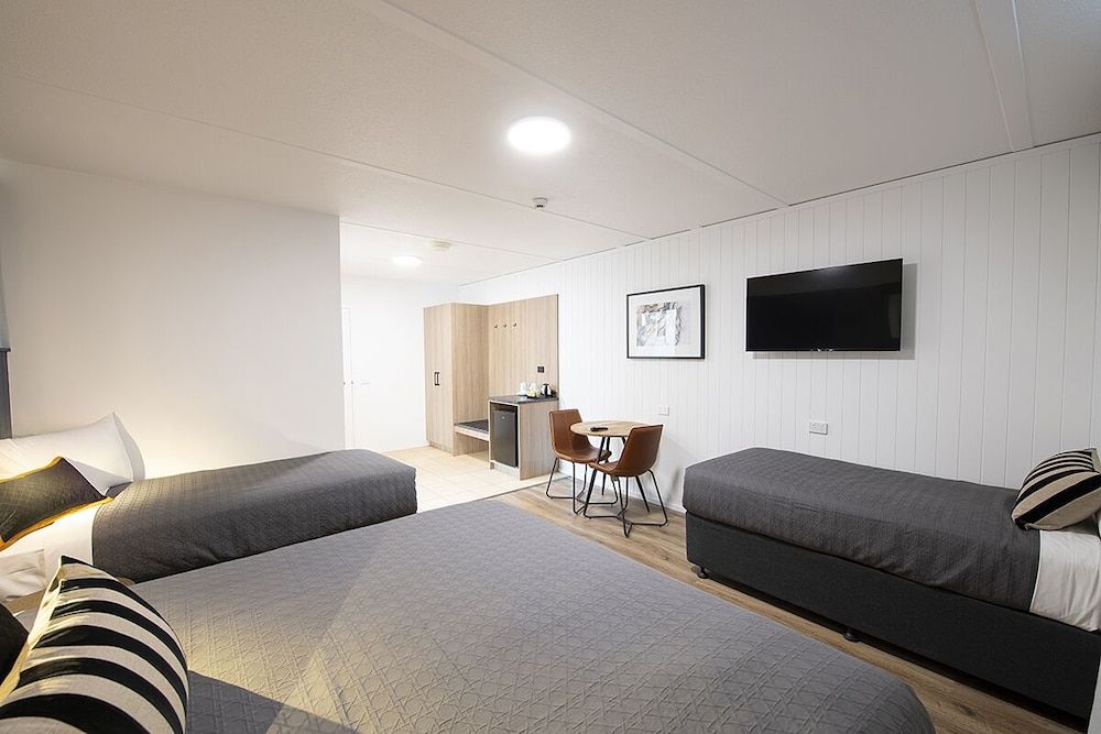 Southend Hotel Classic Quadruple Room 2