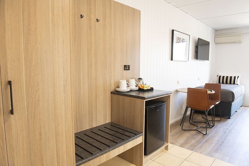 Southend Hotel Classic Quadruple Room 8