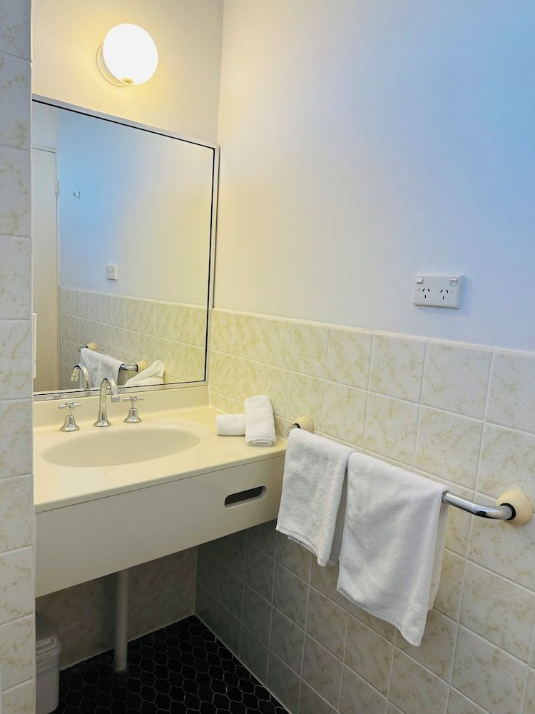 Junee Motor Inn Classic Double Room 2