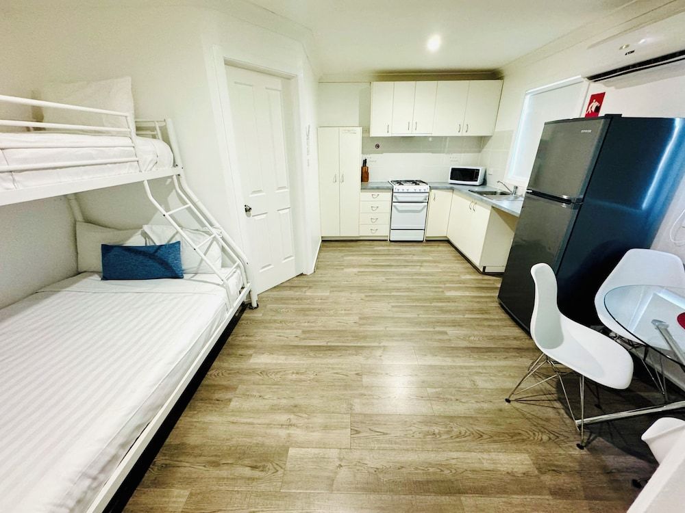 Junee Motor Inn Deluxe Cabin, 1 Bedroom, Patio