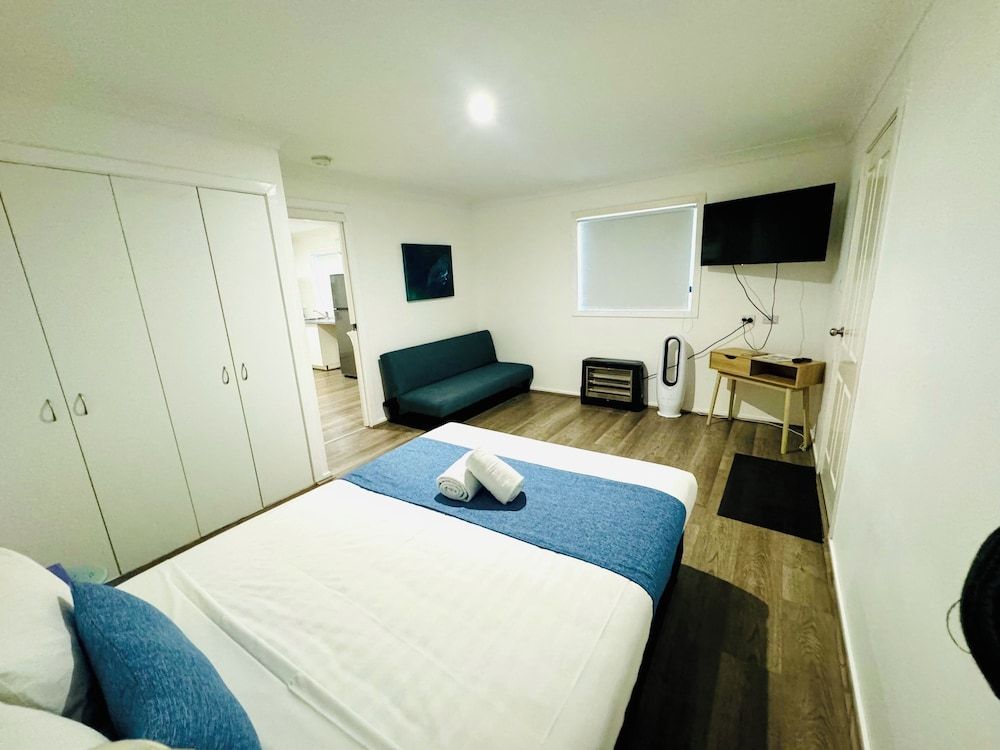 Junee Motor Inn Deluxe Cabin, 1 Bedroom, Patio 3