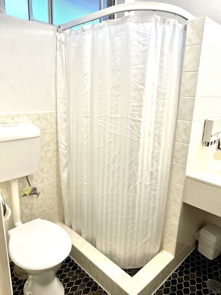 Junee Motor Inn Double or Twin Room, Multiple Beds, Poolside 6