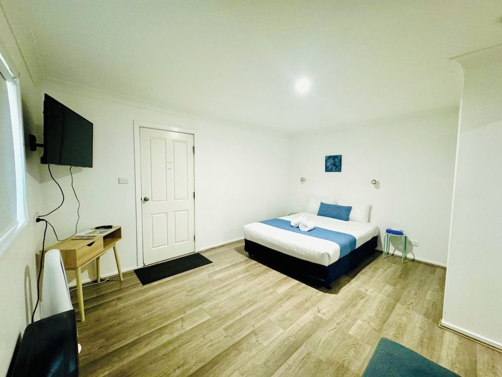 Junee Motor Inn Deluxe Cabin, 1 Bedroom, Patio 2