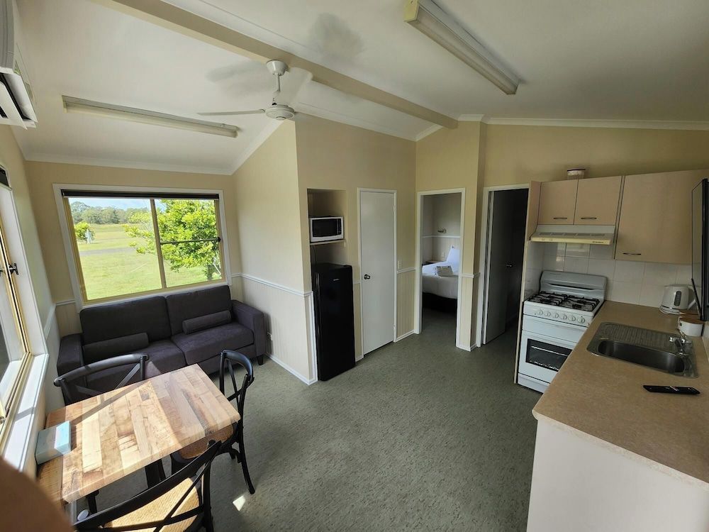 BIG4 Casino Holiday Park Standard 2 Bedroom Cabin 2