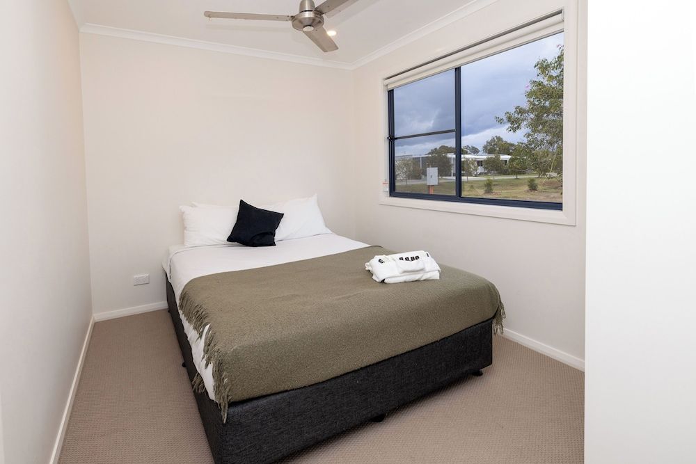 BIG4 Casino Holiday Park Superior 2 Bedroom Cabin - Queen Bed