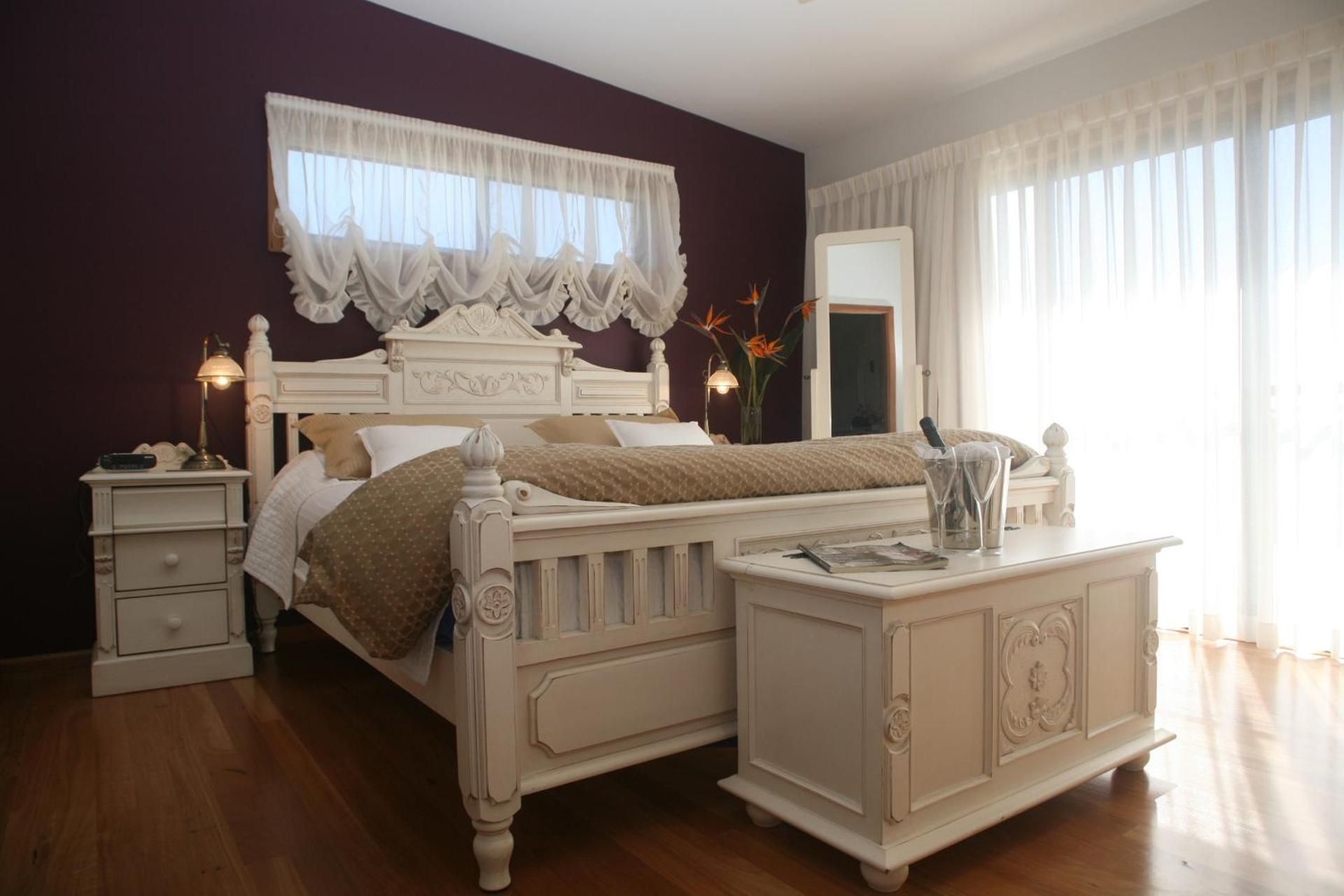 Honeymoon Suite