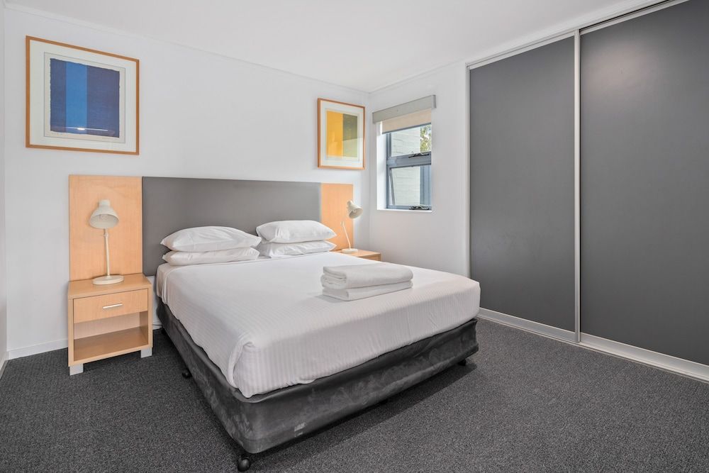 Corrigans Cove One Bedroom Apartment with Bay View