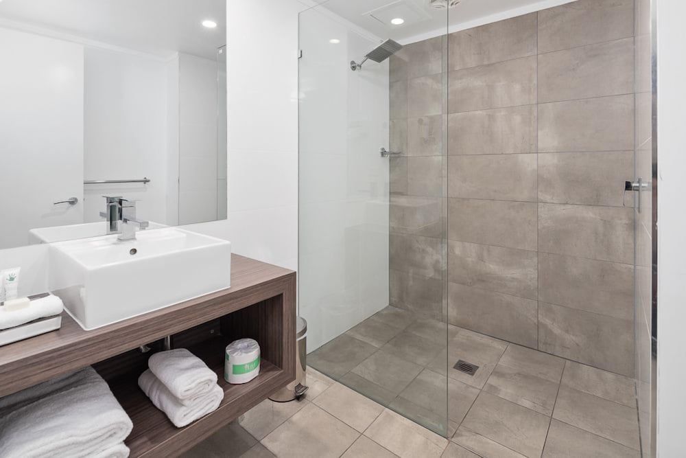 Corrigans Cove Three Bedroom Apartment with Bay View 3