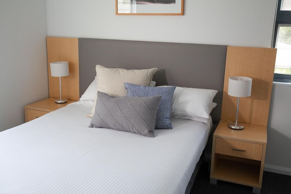 Corrigans Cove Two Bedroom Deluxe Bay View 3