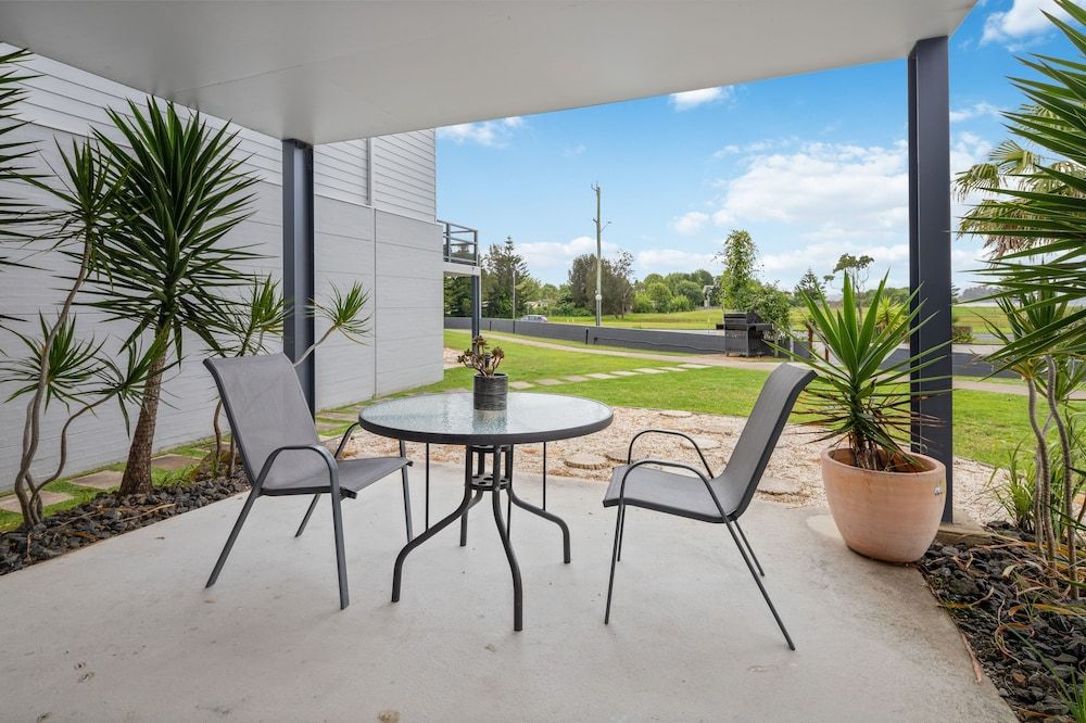 Corrigans Cove One Bedroom Apartment with Bay View 2