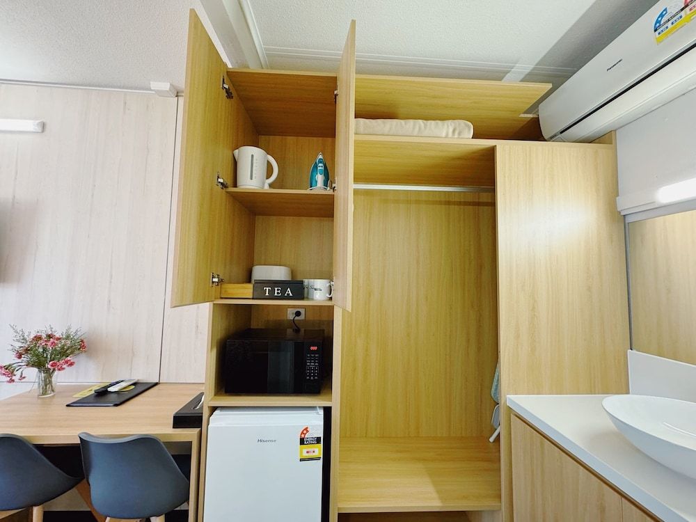 Seymour Motel Standard Triple Room, 1 Bedroom, Non Smoking (Double) 9