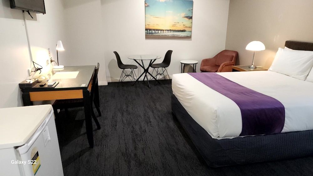 The Grand Motel Standard Room, Accessible 3