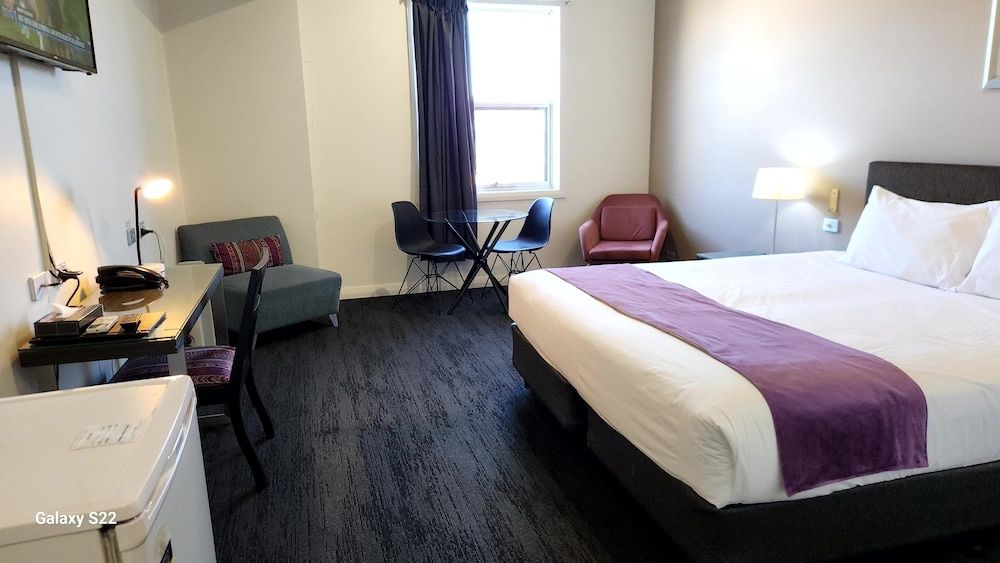 The Grand Motel Deluxe King Room