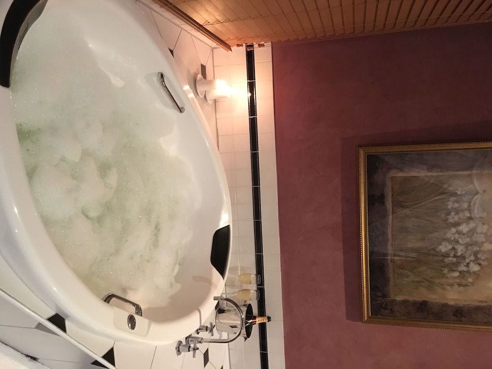 Charnwood Cottages Deluxe Studio, Non Smoking, Kitchen (Savannahs Cottage) 5