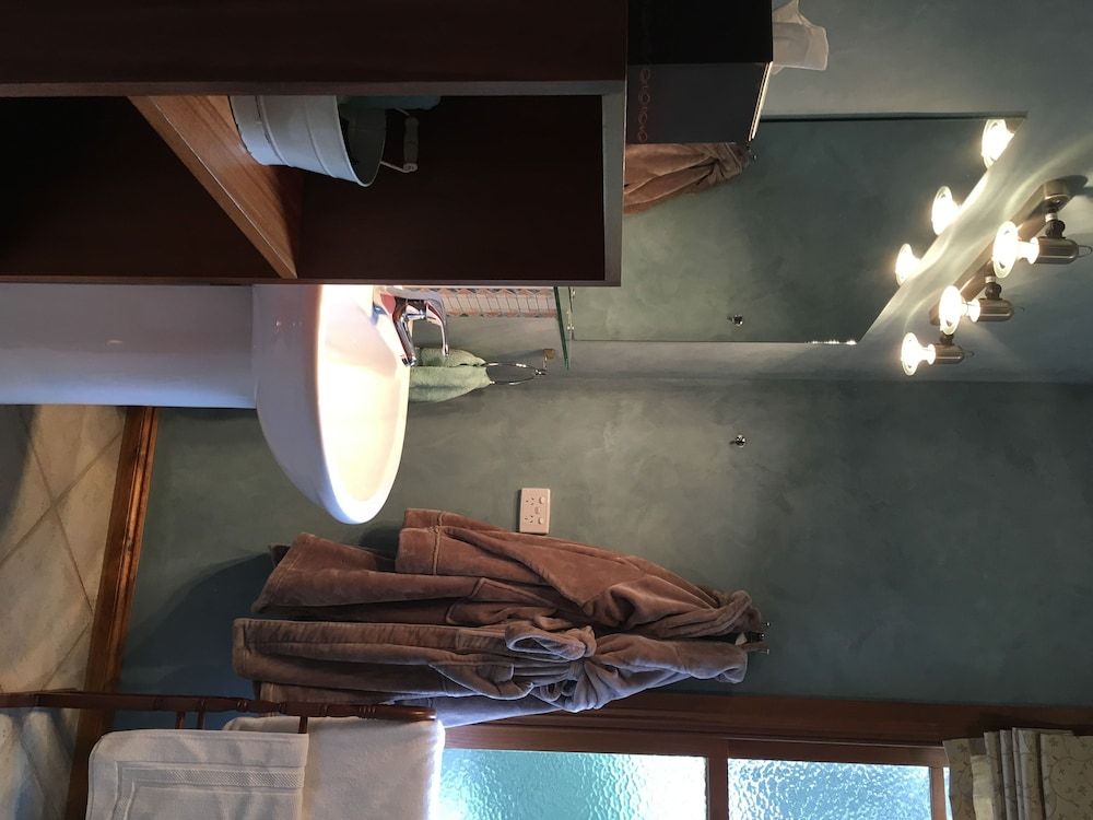 Charnwood Cottages Deluxe Studio, Non Smoking, Kitchen (Ellas Cottage) 6