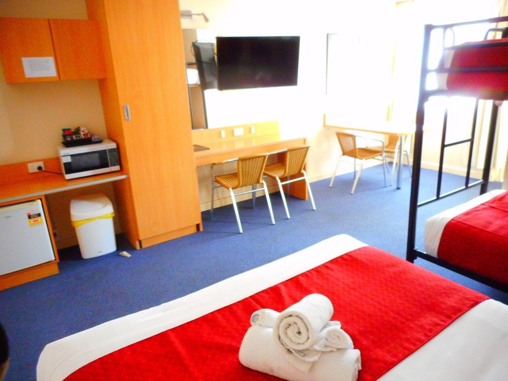 Townhouse Motel Family Room 4