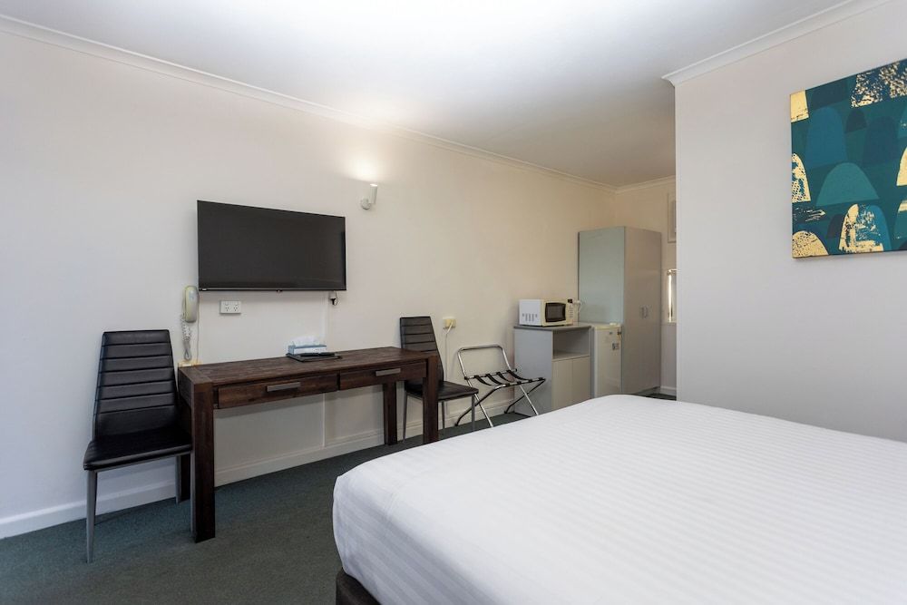 Fig Tree Motel Family Room 3