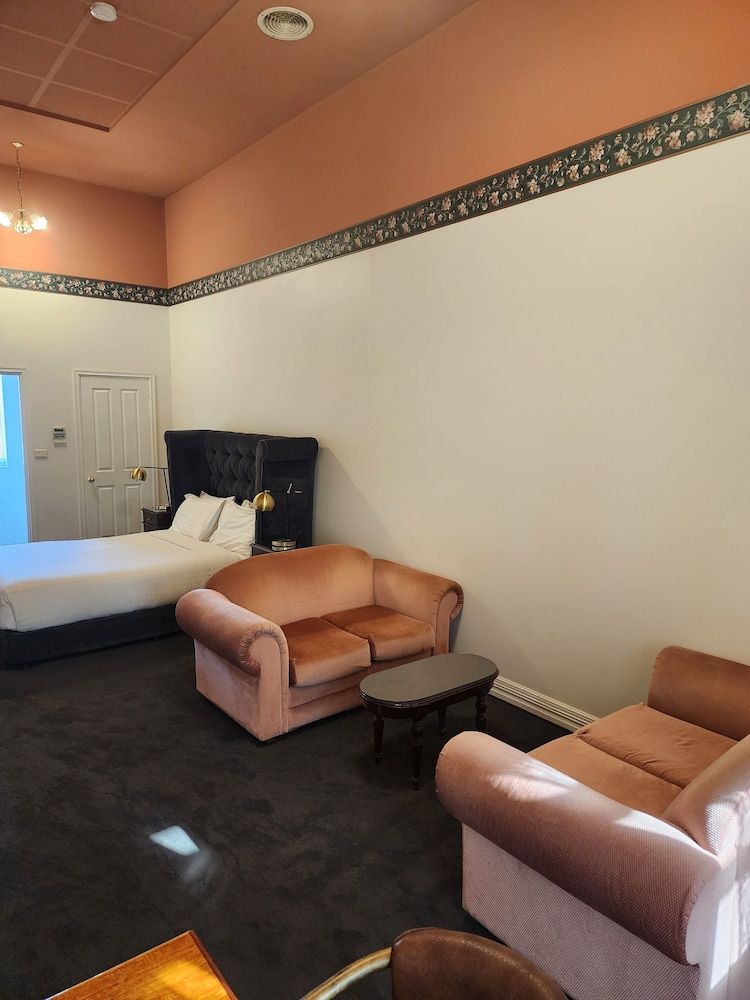 Heritage Queen Room