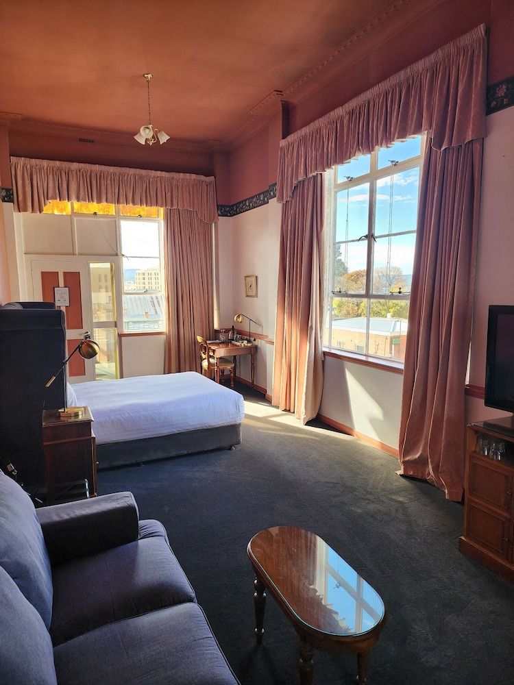 Heritage Queen Room