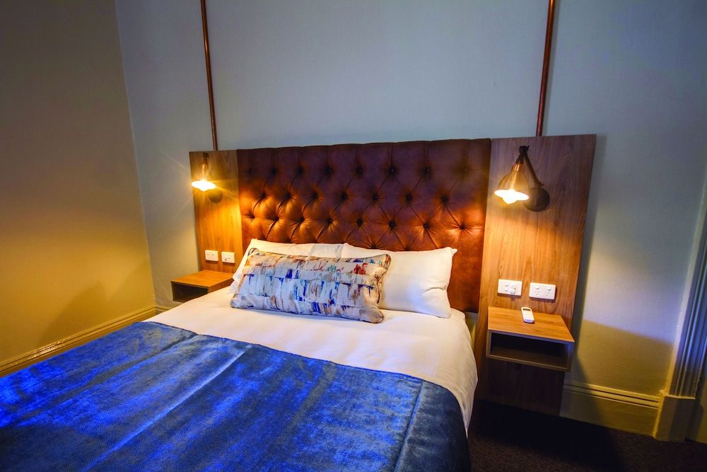 Pretoria Hotel Family Room (1 Queen & 1 Bunk) 2