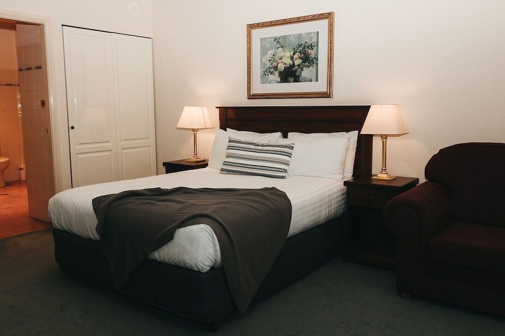 The Lawson Riverside Suites