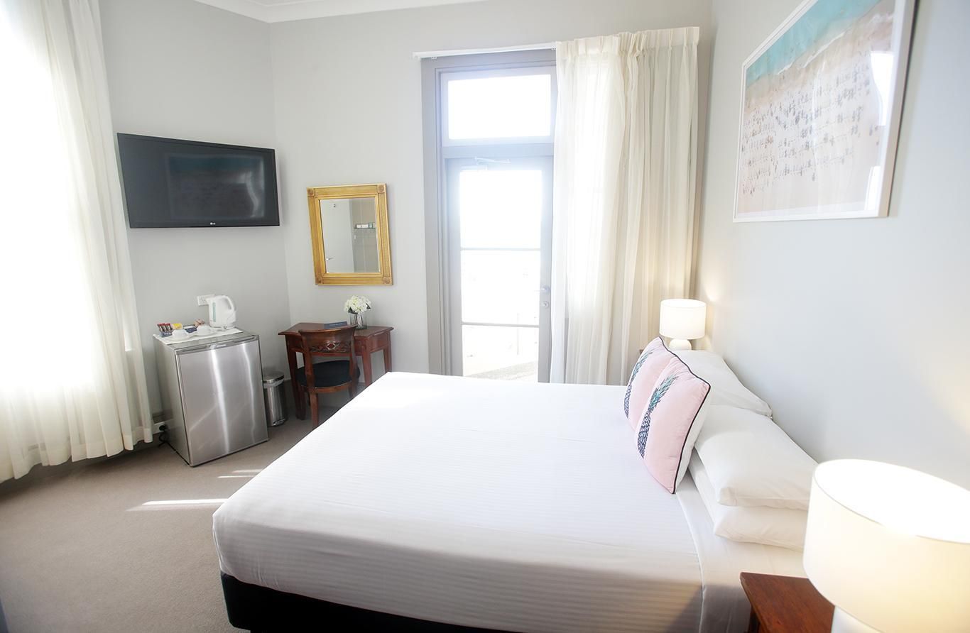 Standard Ocean View Room with Queen Bed and Balcony