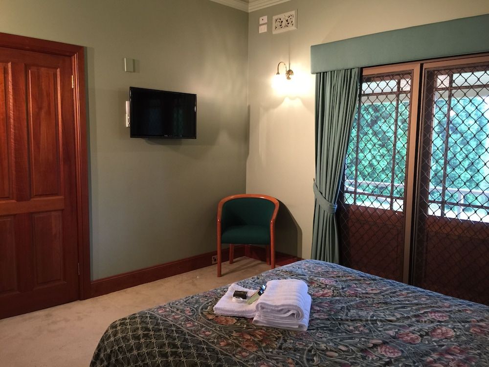 Relaxin Deluxe Queen Room with Mountain View