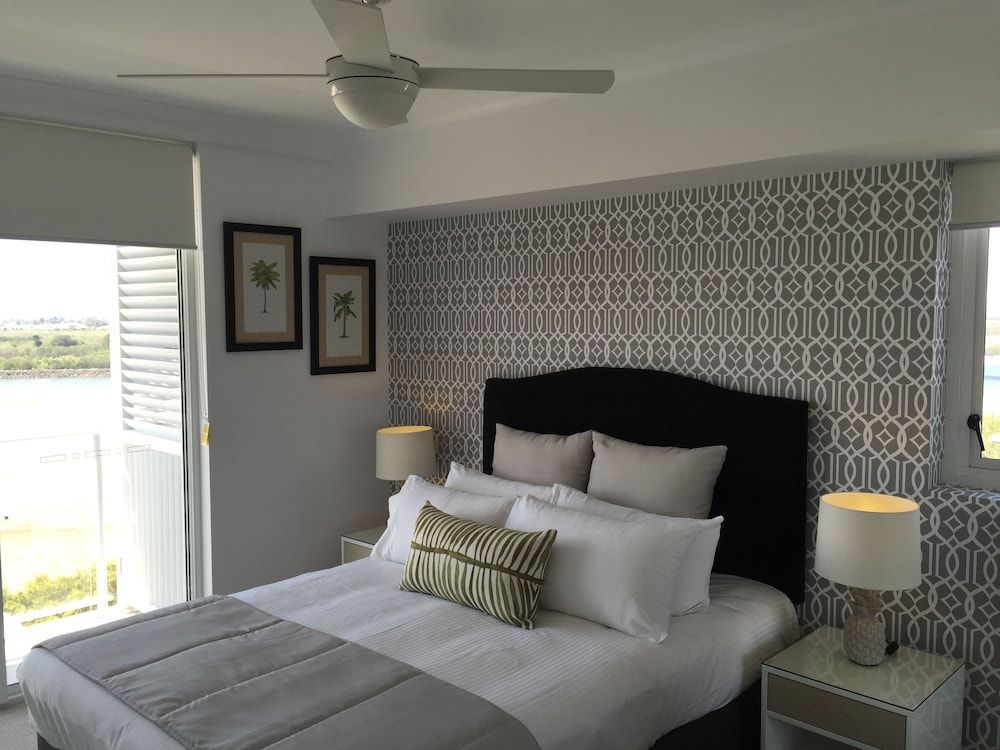 Riviera Mackay One Bedroom Apartment with balcony 2