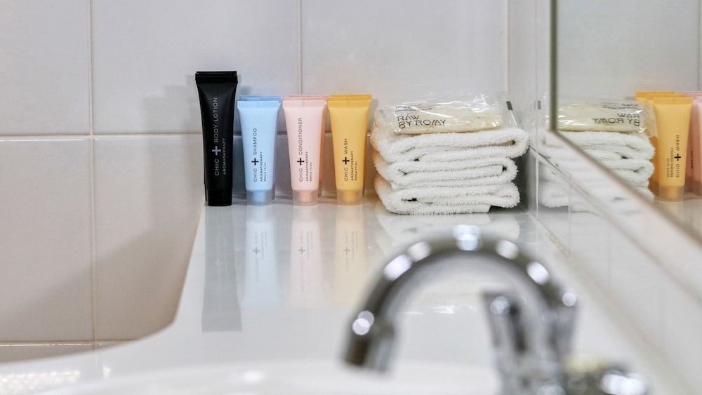 Country Gardens Motor Inn Disabled Room 6