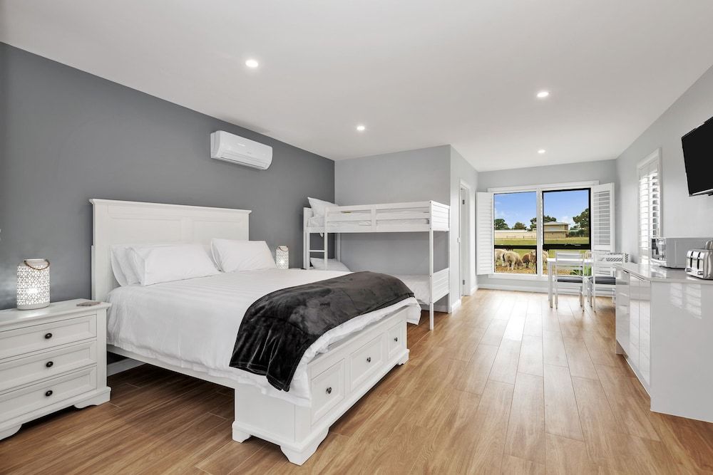 The Oxley Estate Family Studio