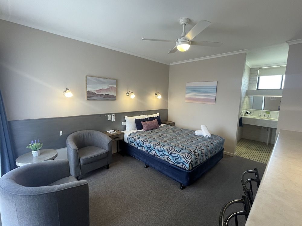 Paddle Wheel Motel Standard Room 2